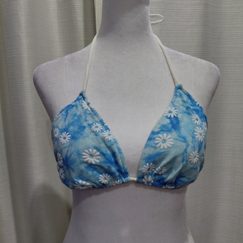 NWOT Blue Tie-Dye Halter Bikini Bathing Suit with White Daisy Embelishment
